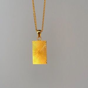 NEW 18k gold filled vine necklace with pendant, 20 inches with a 2 inch extender